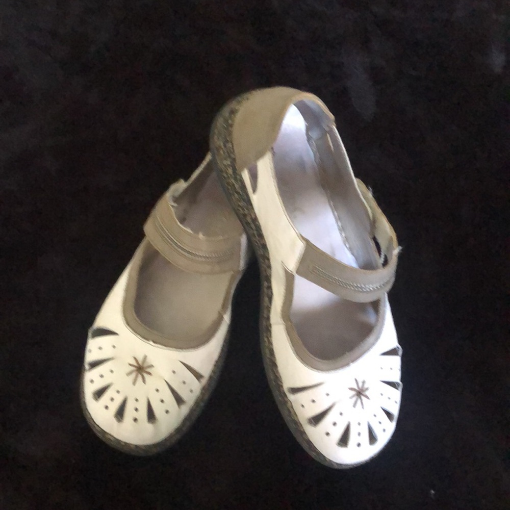 Shoes - Picture 4 of 9